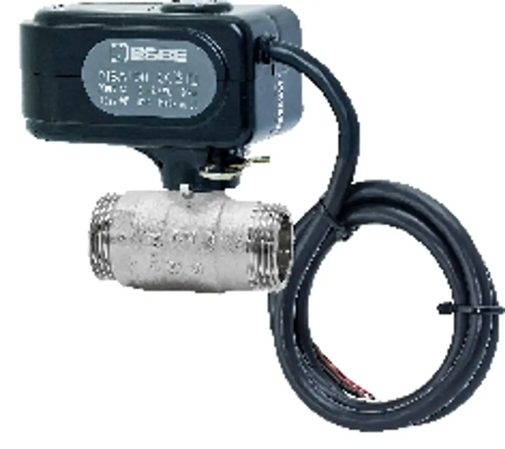Kaskadenventil von Wolf mit einem Metallgehäuse und einem Anschlussrohr, ausgestattet mit einem Kabel für die elektronische Steuerung.
